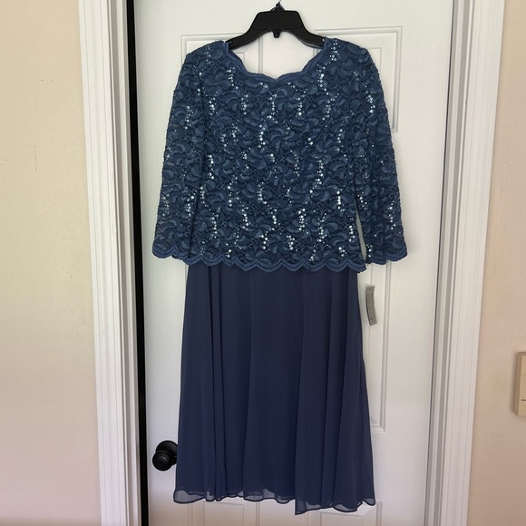 NWT ALEX EVENINGS Women's Sequined 3/4 Sleeve Midi Evening Dress 12P Wedgewood - Picture 4 of 11